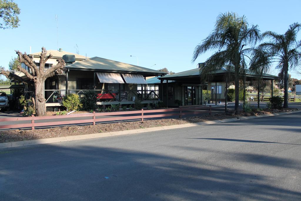 Lake Forbes Motel Eksteriør bilde